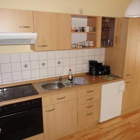 Sehr-schoene-4-raum-maisonette-fewo-mit-100qm-zentral-preiswert-t9 شقة *