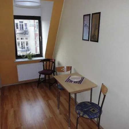 Sehr-schoene-4-raum-maisonette-fewo-mit-100qm-zentral-preiswert-t9 *