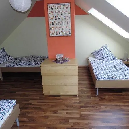 Sehr-schoene-4-raum-maisonette-fewo-mit-100qm-zentral-preiswert-t9 דרזדן