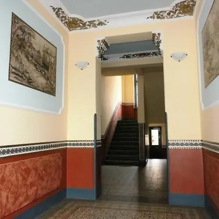 Sehr-schoene-4-raum-maisonette-fewo-mit-100qm-zentral-preiswert-t9 דירה *